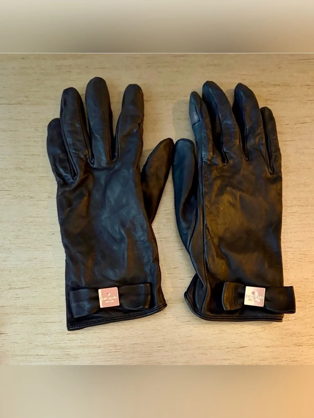 Like new! Kate Spade Black Leather Bow-Trim Gloves